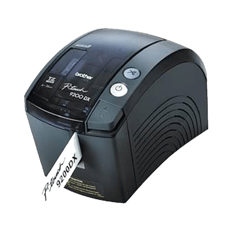 Brother PT-9200DX Etikettendrucker, hoher Geschwindigkeit und Qualität, ideal für präzise Etikettenerstellung.